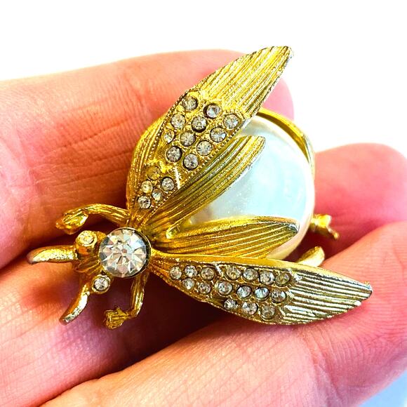 Vintage Mid Century Novelty Brooch Goldtone & Faux Pearl Bug Beetle Insect Pin - Picture 6 of 7